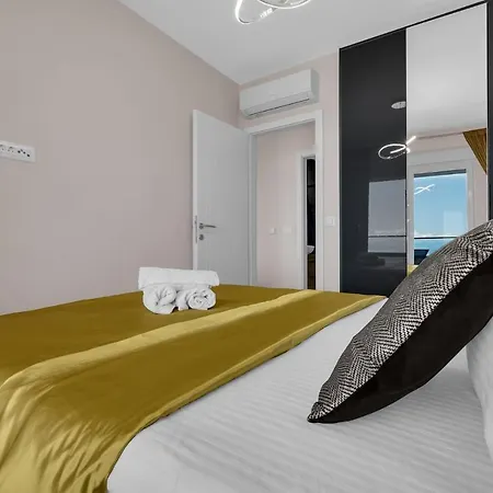 Luxury Mirage *