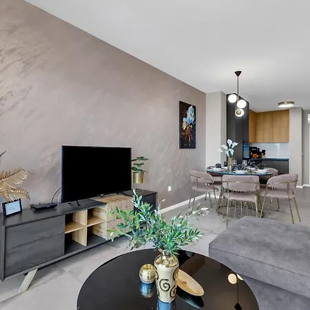 Luxury Mirage Apartment *